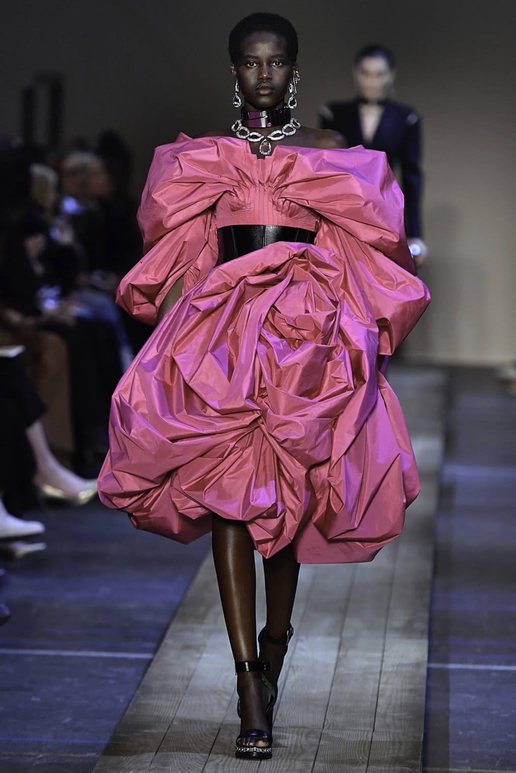 Fashion Week Paris Fall/Winter 2019 look 39 from the Alexander McQueen collection womenswear