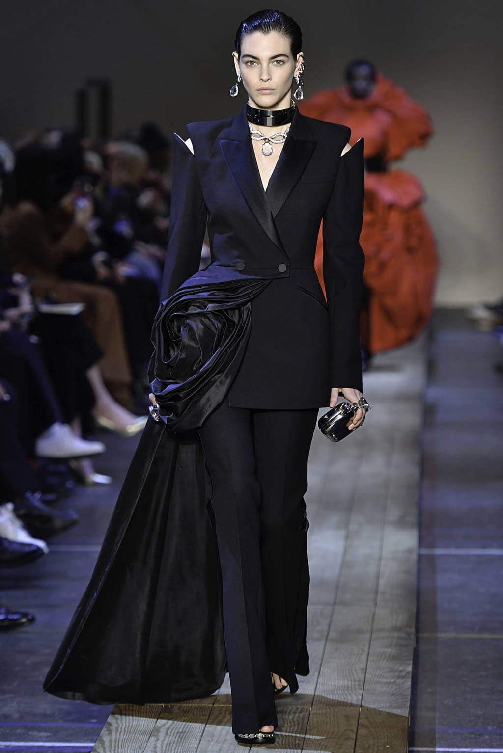 Fashion Week Paris Fall/Winter 2019 look 40 from the Alexander McQueen collection 女装