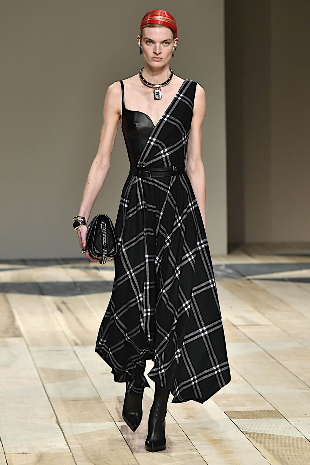 Fashion Week Paris Fall/Winter 2020 look 5 de la collection Alexander McQueen womenswear