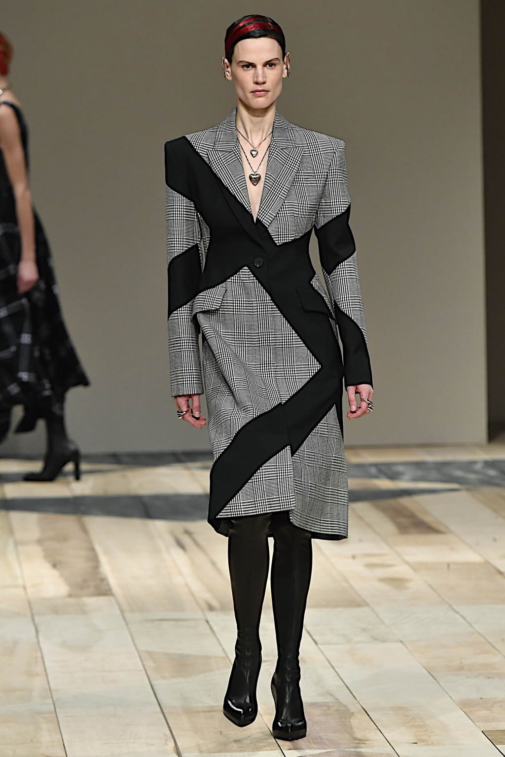 Fashion Week Paris Fall/Winter 2020 look 8 de la collection Alexander McQueen womenswear