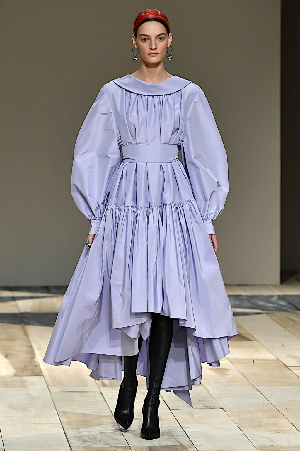 Fashion Week Paris Fall/Winter 2020 look 13 de la collection Alexander McQueen womenswear