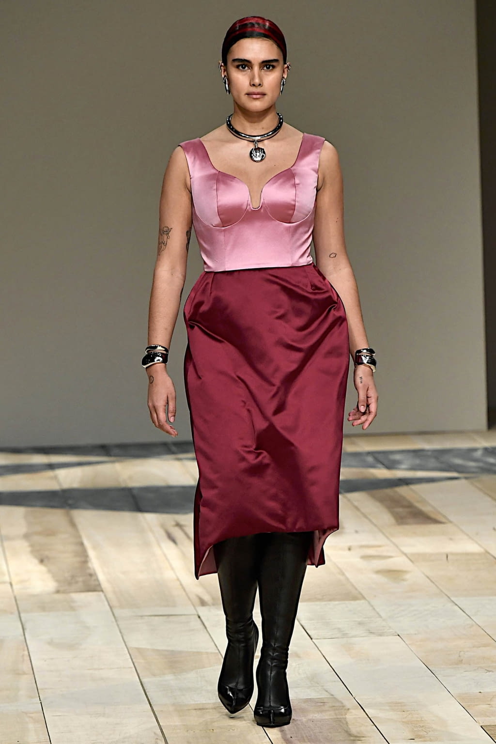 Fashion Week Paris Fall/Winter 2020 look 23 de la collection Alexander McQueen womenswear