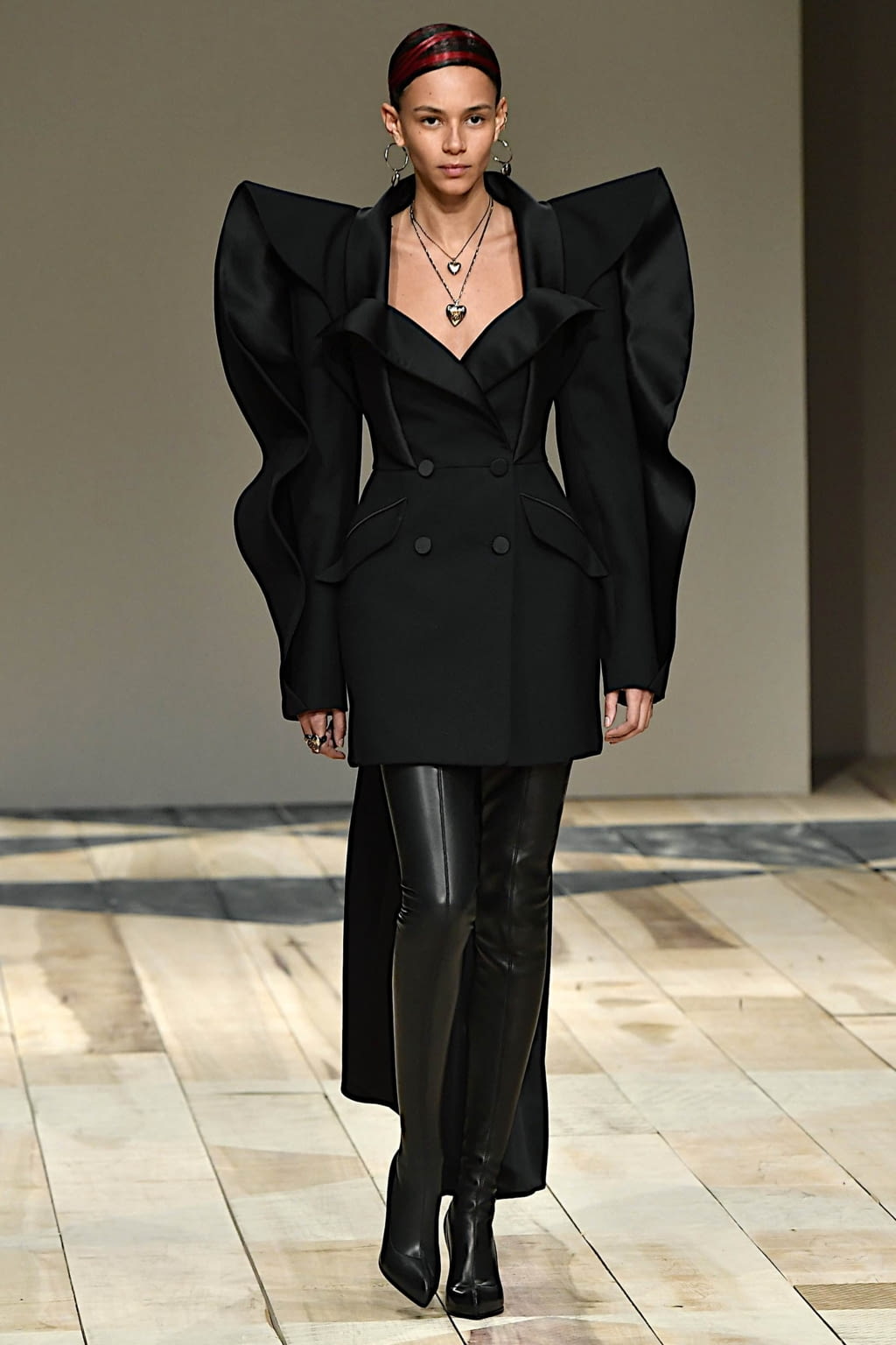 Fashion Week Paris Fall/Winter 2020 look 46 from the Alexander McQueen collection womenswear