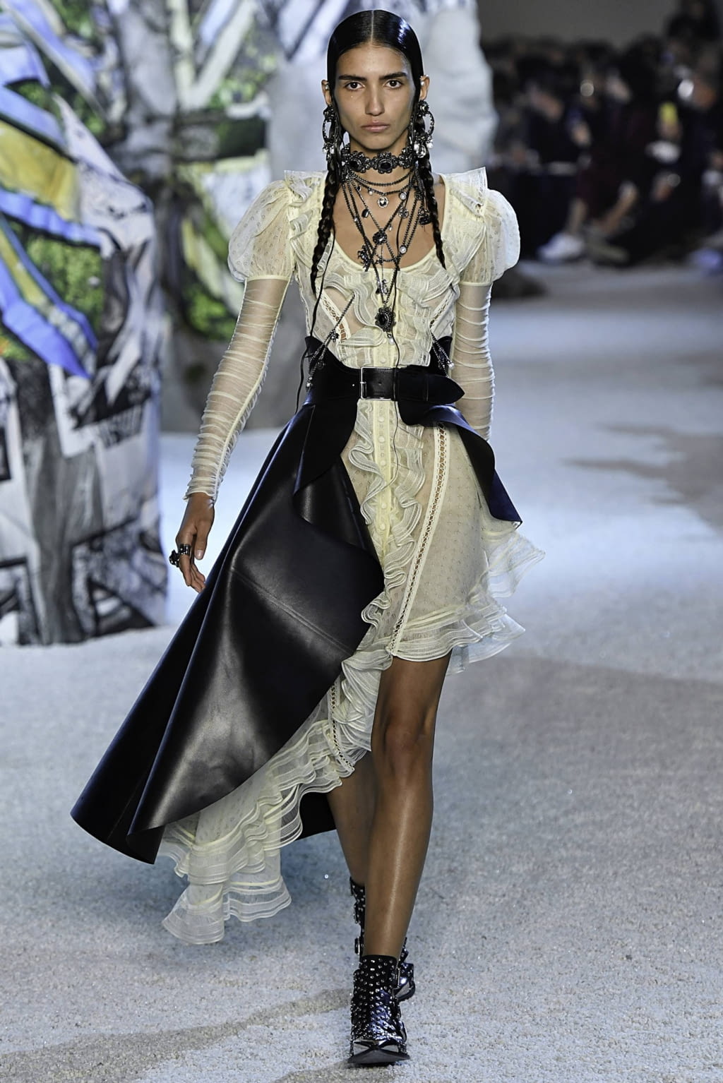 Fashion Week Paris Spring/Summer 2019 look 1 from the Alexander McQueen collection womenswear