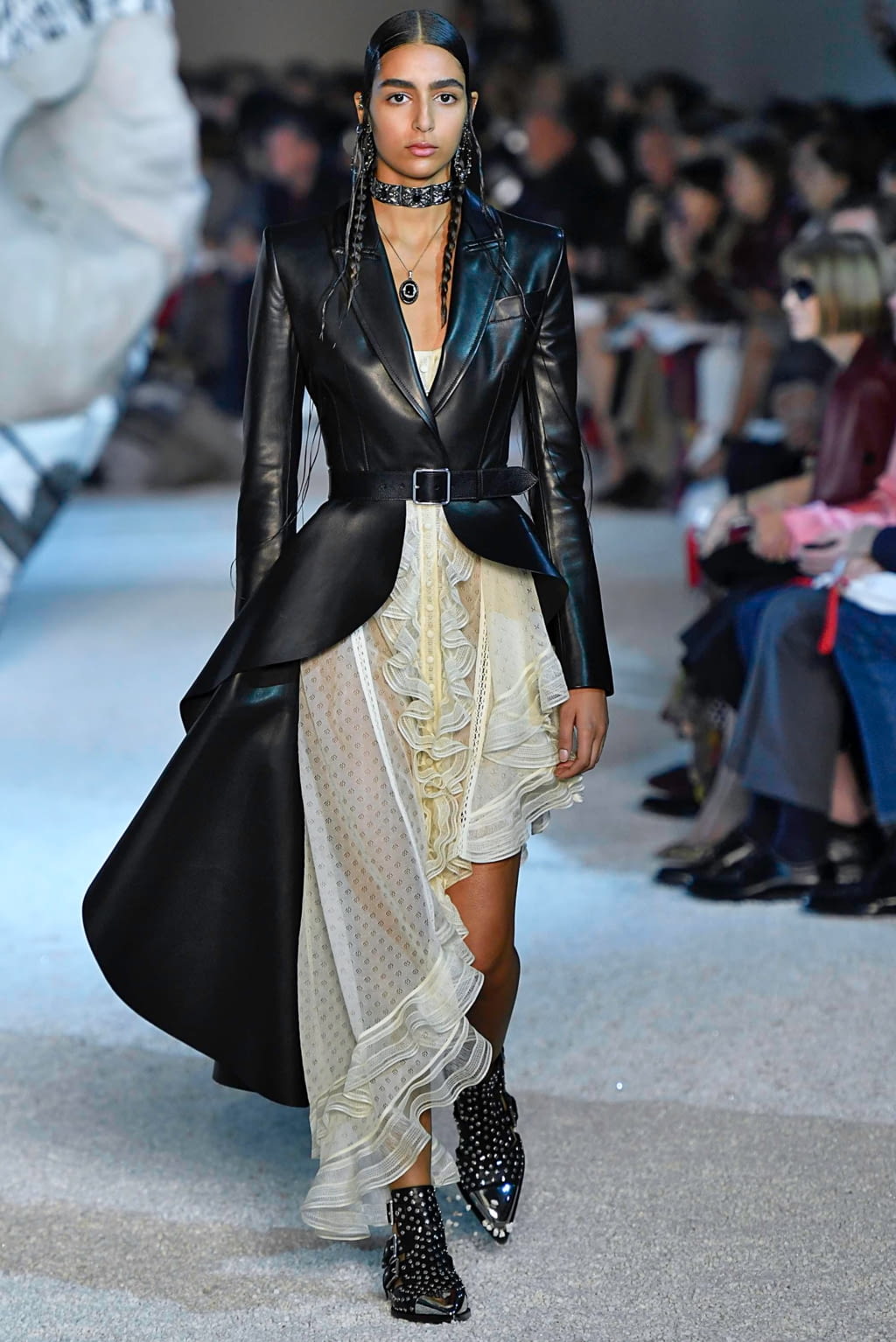 Fashion Week Paris Spring/Summer 2019 look 2 de la collection Alexander McQueen womenswear