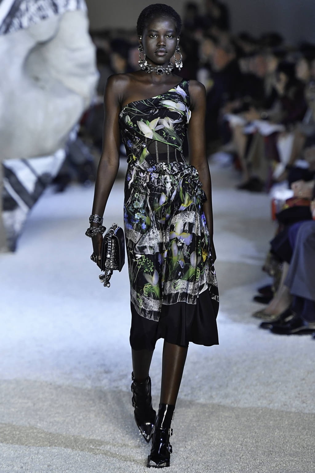 Fashion Week Paris Spring/Summer 2019 look 10 de la collection Alexander McQueen womenswear