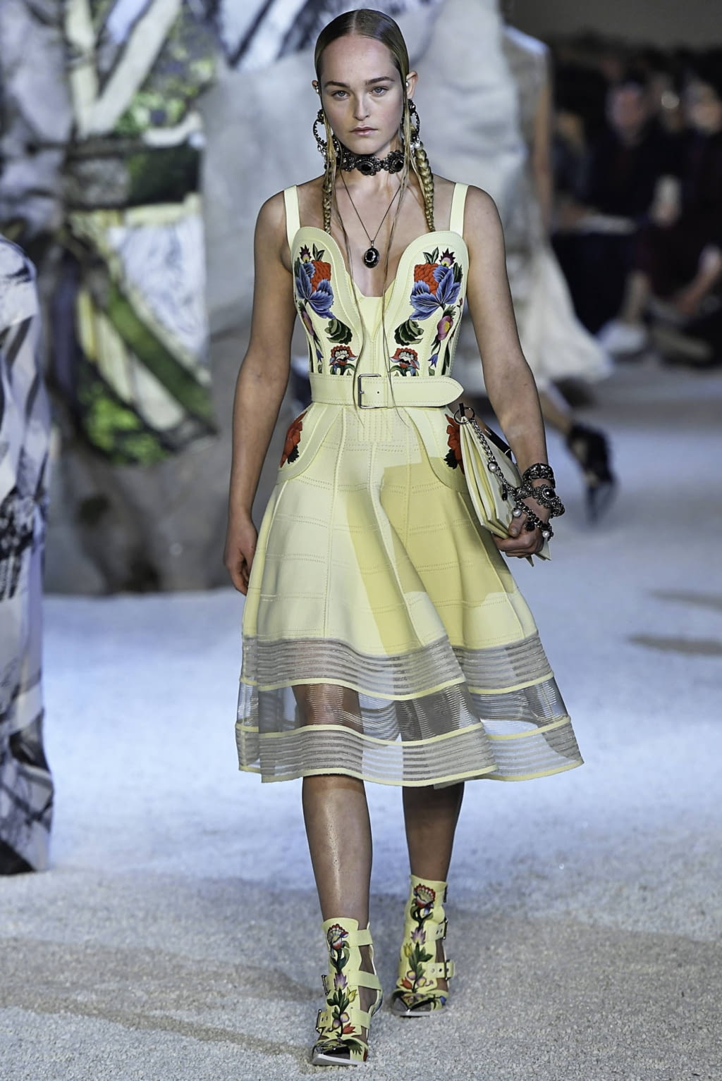 Fashion Week Paris Spring/Summer 2019 look 14 from the Alexander McQueen collection 女装