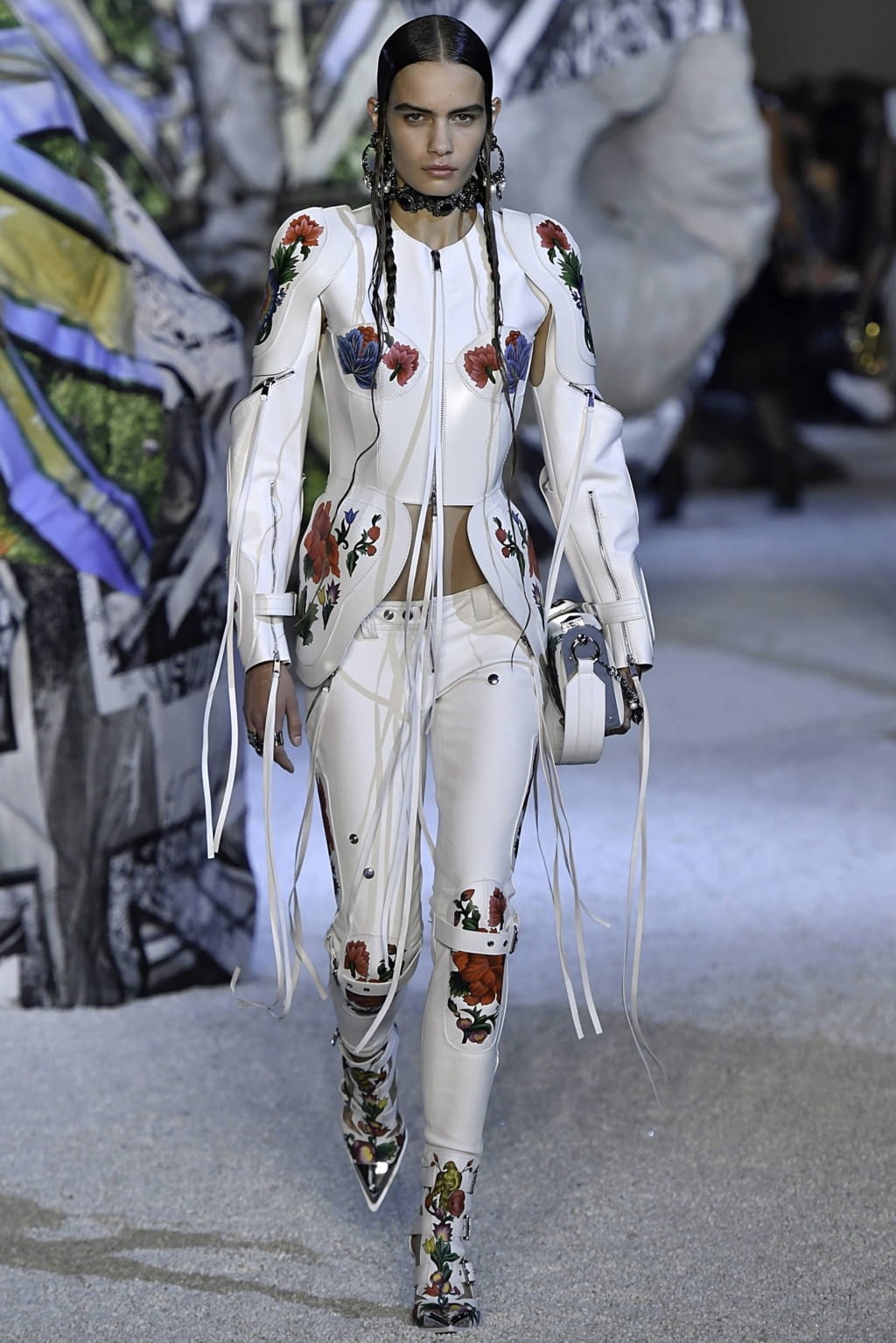 Fashion Week Paris Spring/Summer 2019 look 15 from the Alexander McQueen collection womenswear