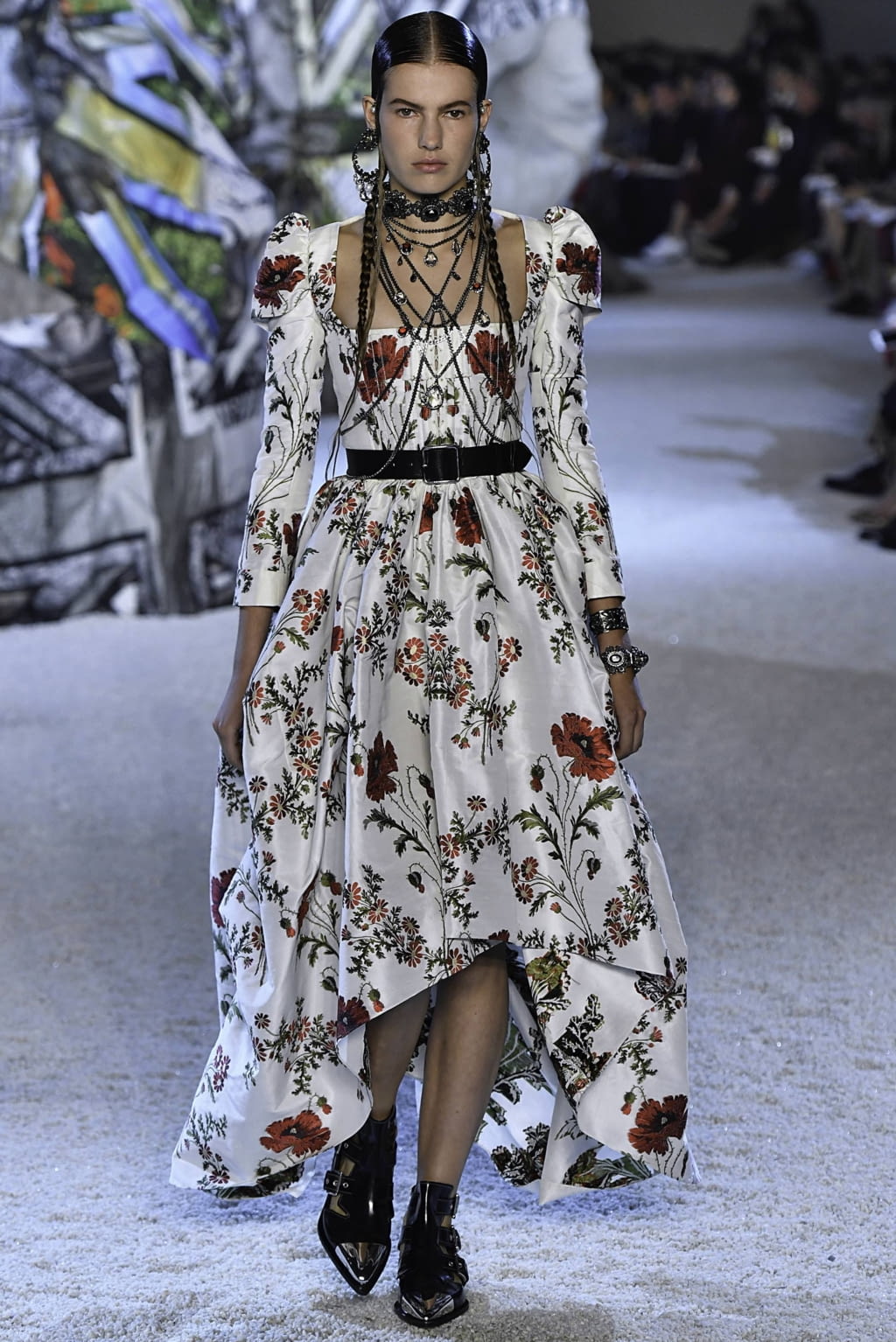 Fashion Week Paris Spring/Summer 2019 look 29 from the Alexander McQueen collection 女装