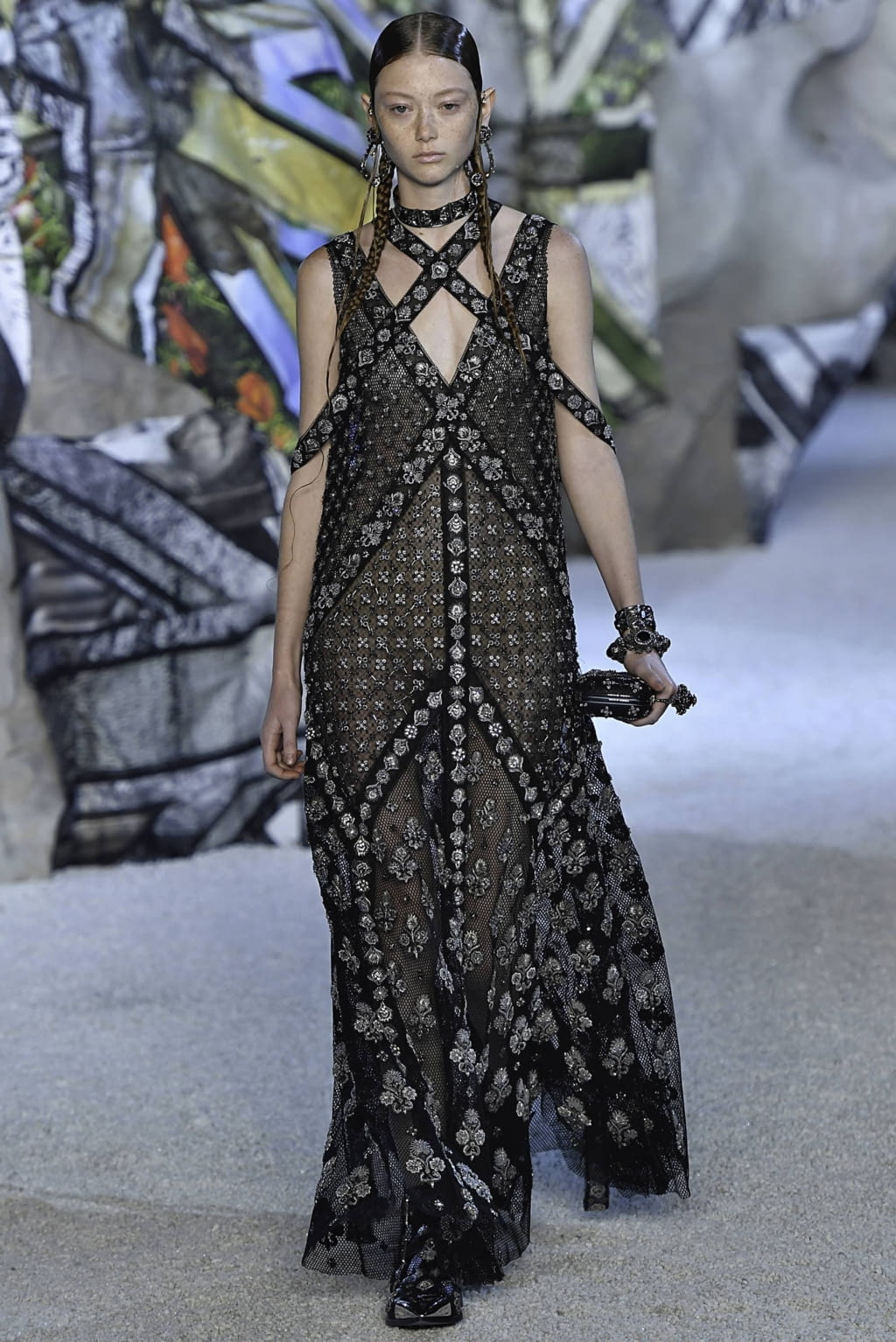 Fashion Week Paris Spring/Summer 2019 look 31 from the Alexander McQueen collection 女装