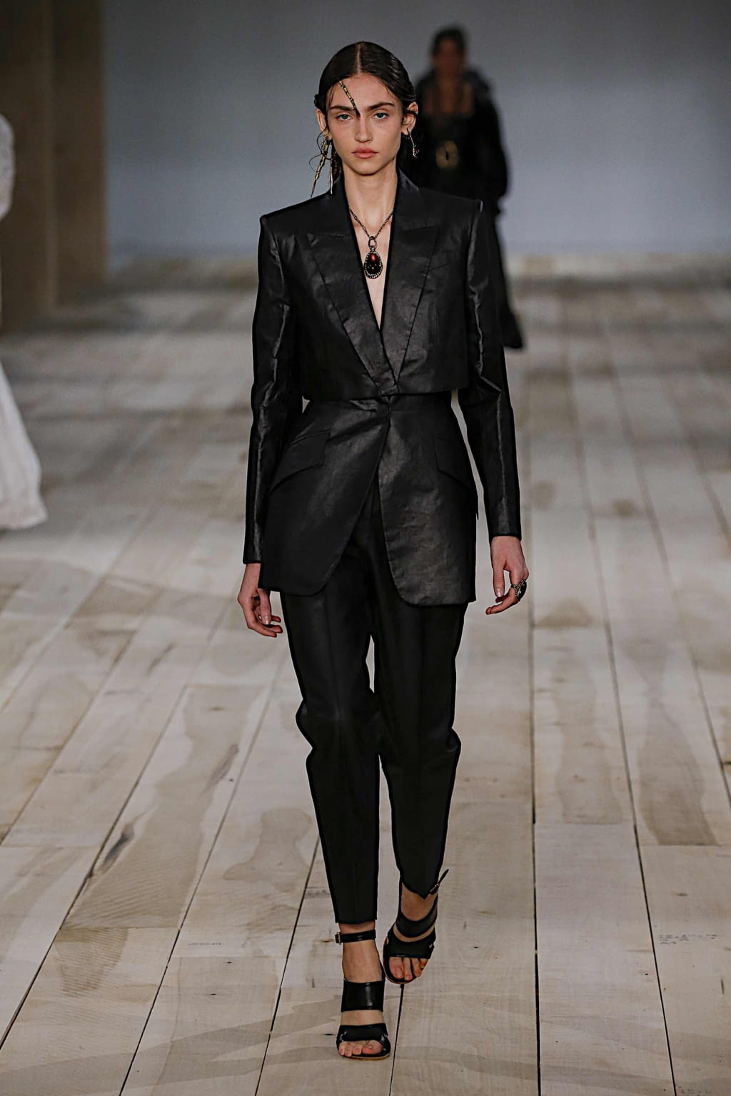 Fashion Week Paris Spring/Summer 2020 look 2 de la collection Alexander McQueen womenswear