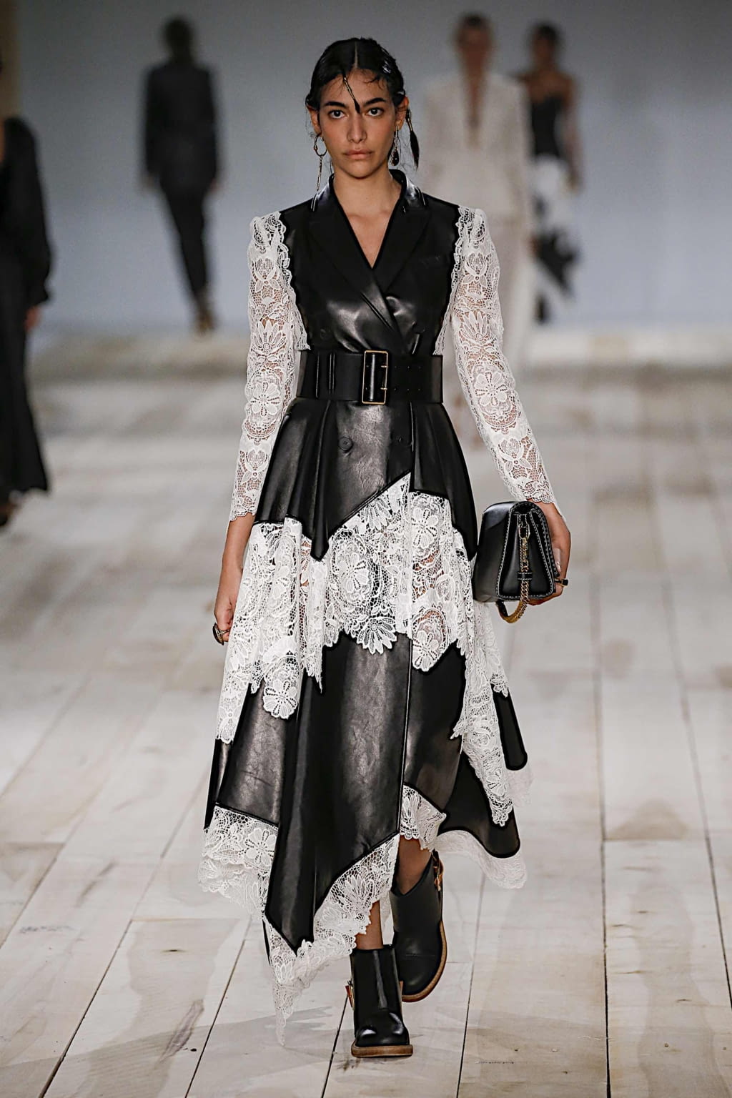 Fashion Week Paris Spring/Summer 2020 look 5 from the Alexander McQueen collection womenswear