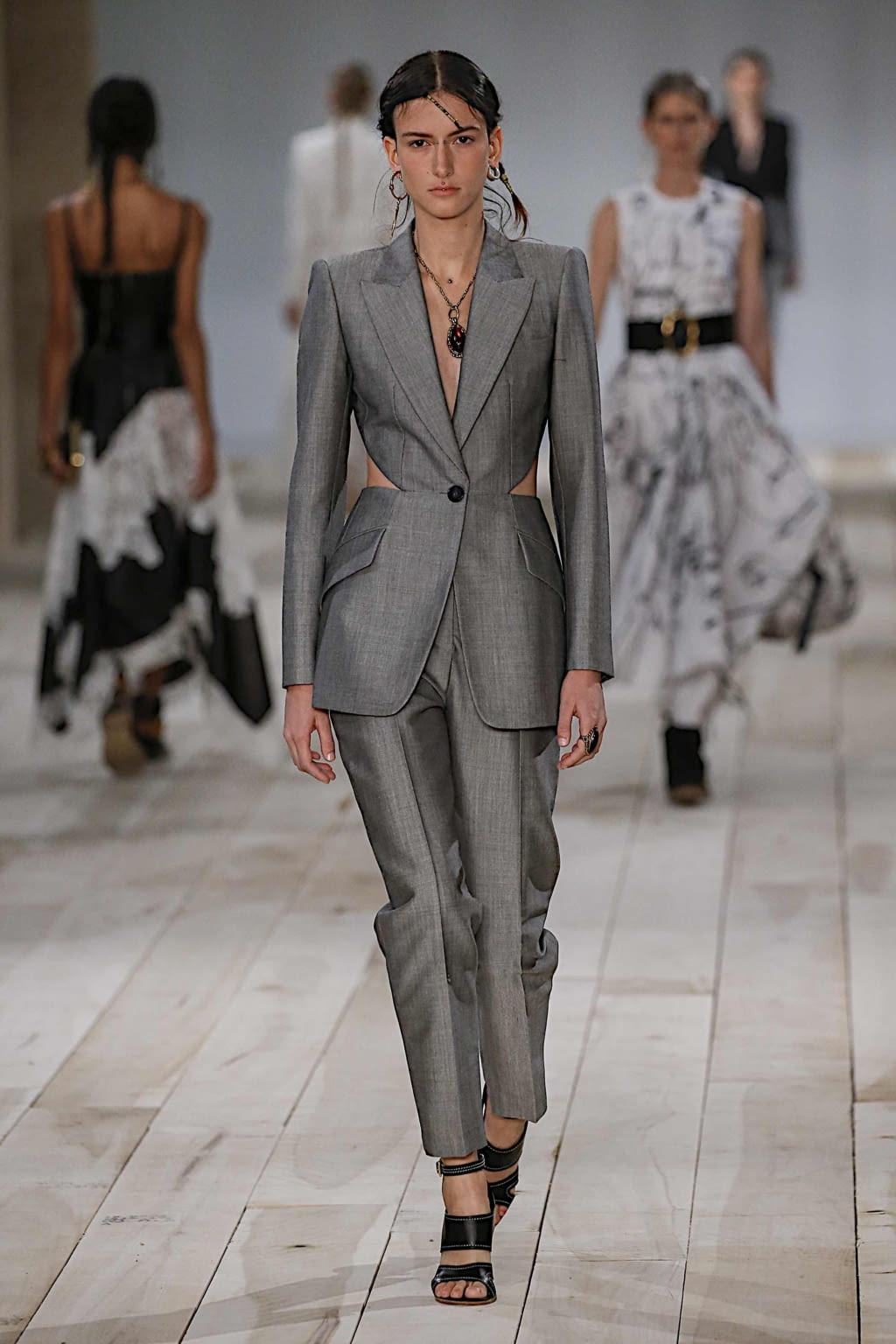 Fashion Week Paris Spring/Summer 2020 look 9 de la collection Alexander McQueen womenswear