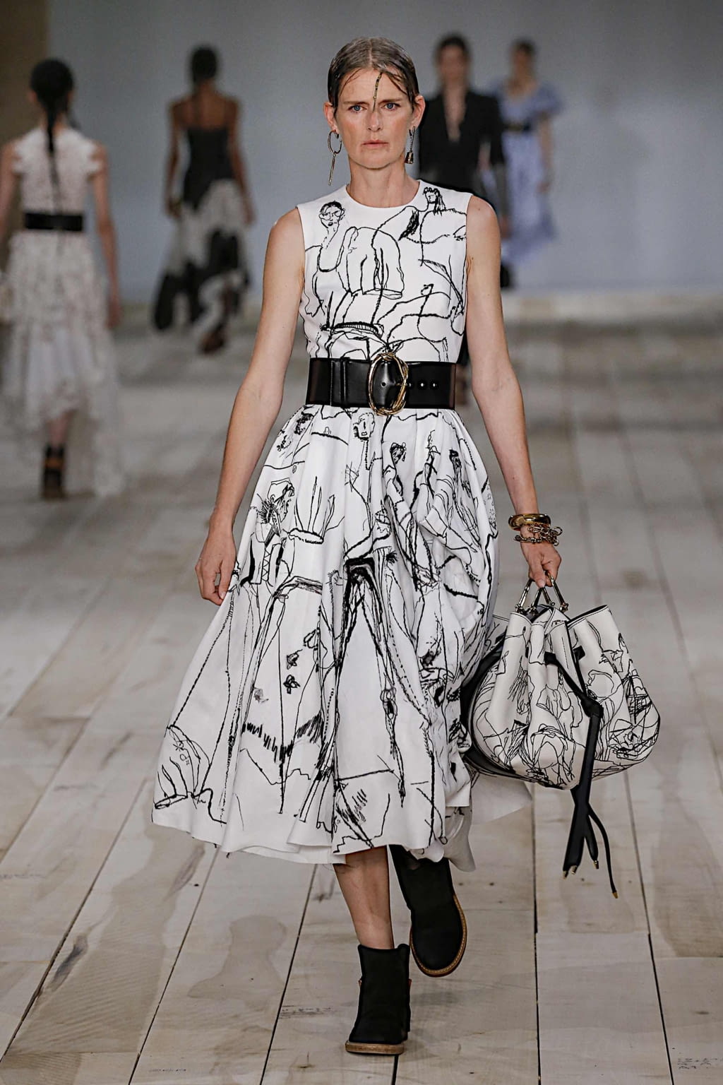 Fashion Week Paris Spring/Summer 2020 look 10 from the Alexander McQueen collection womenswear
