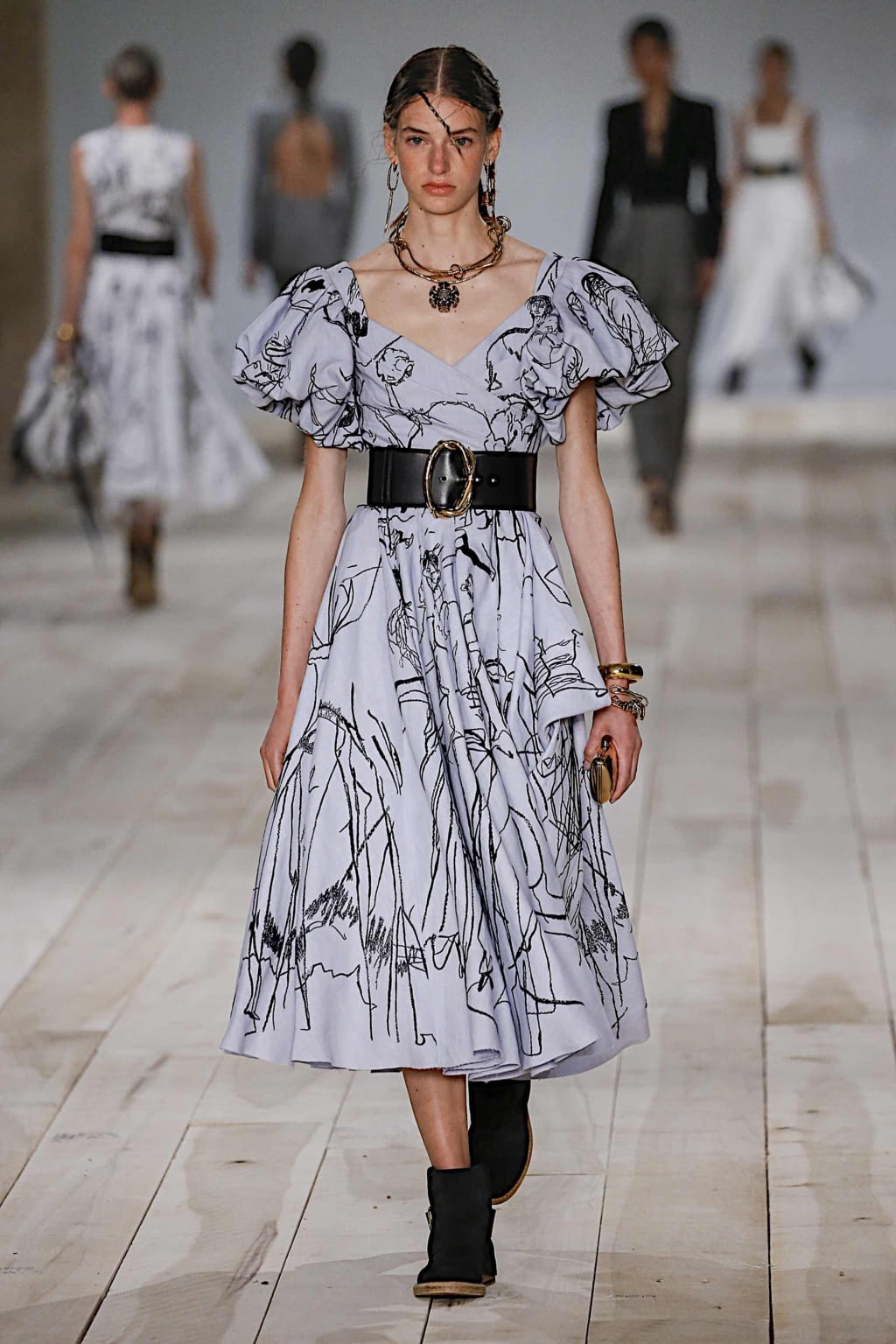 Fashion Week Paris Spring/Summer 2020 look 12 from the Alexander McQueen collection 女装