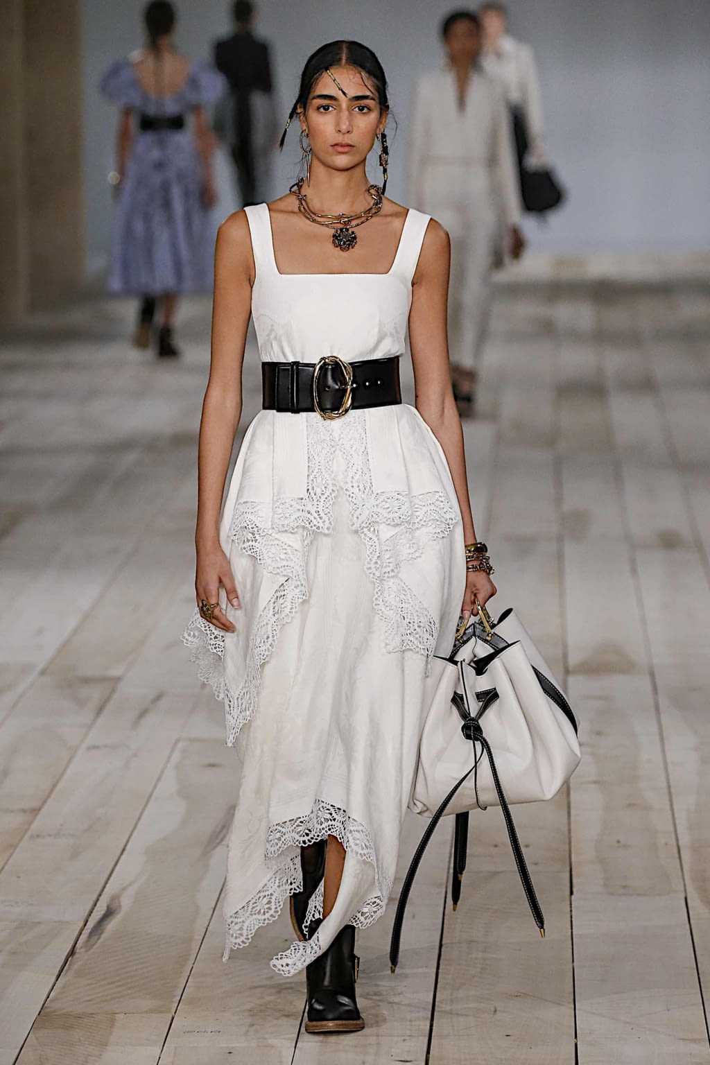 Fashion Week Paris Spring/Summer 2020 look 14 from the Alexander McQueen collection 女装