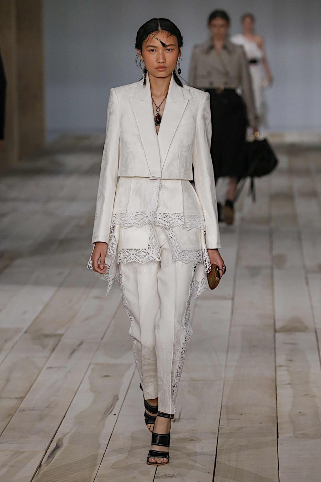 Fashion Week Paris Spring/Summer 2020 look 15 from the Alexander McQueen collection womenswear