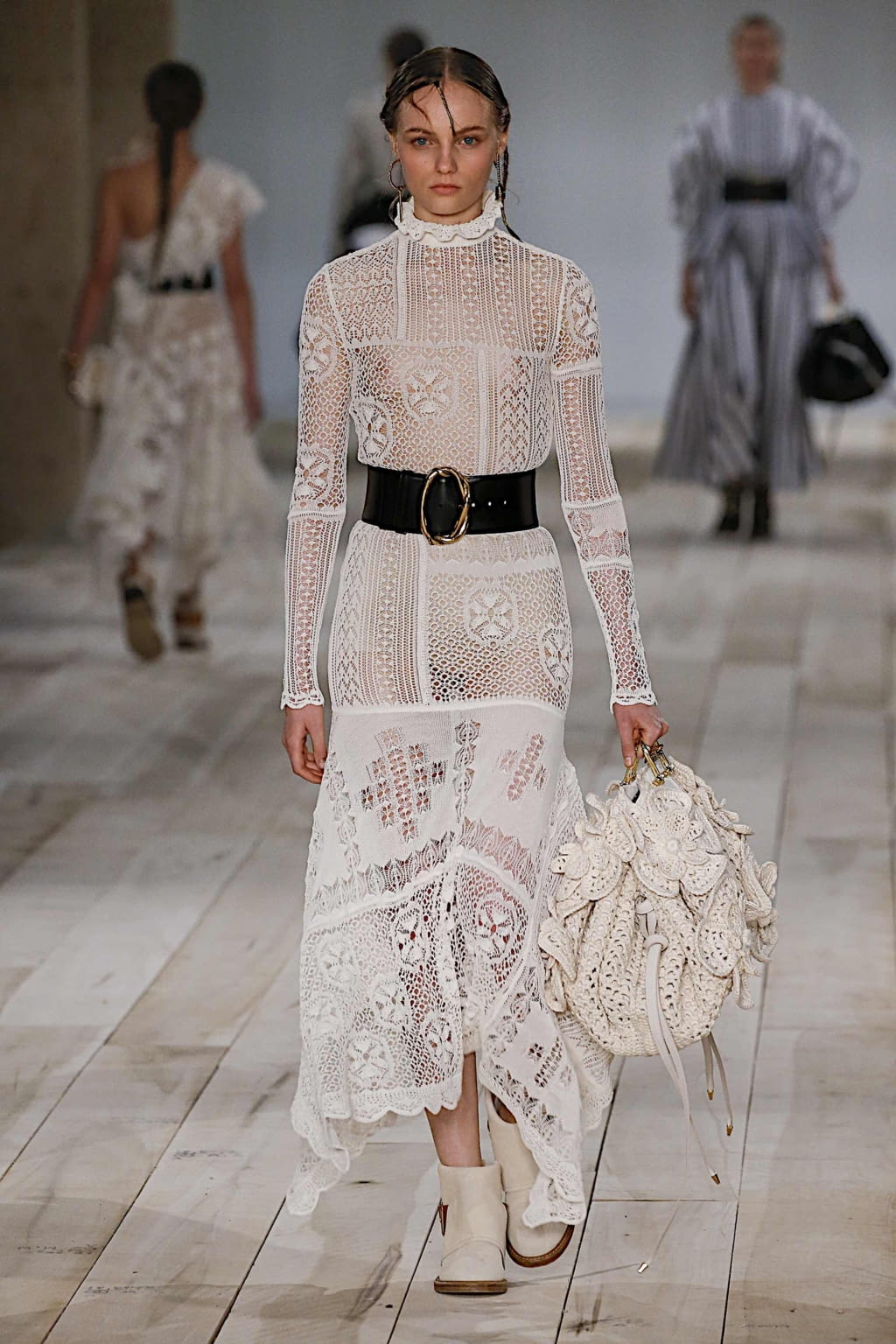 Fashion Week Paris Spring/Summer 2020 look 19 from the Alexander McQueen collection womenswear