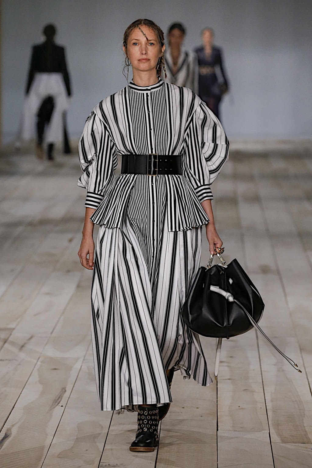 Fashion Week Paris Spring/Summer 2020 look 20 from the Alexander McQueen collection womenswear