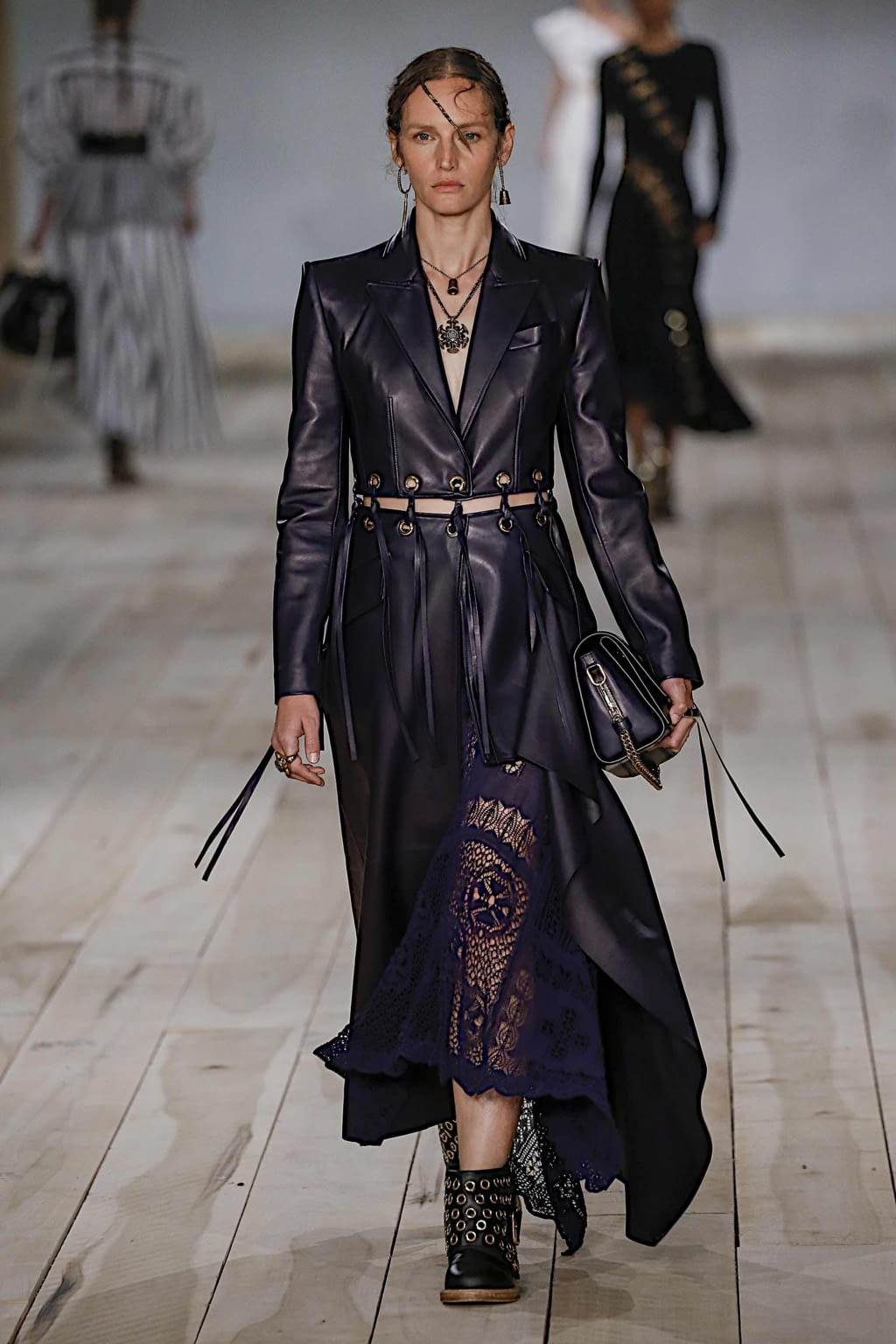 Fashion Week Paris Spring/Summer 2020 look 22 from the Alexander McQueen collection 女装