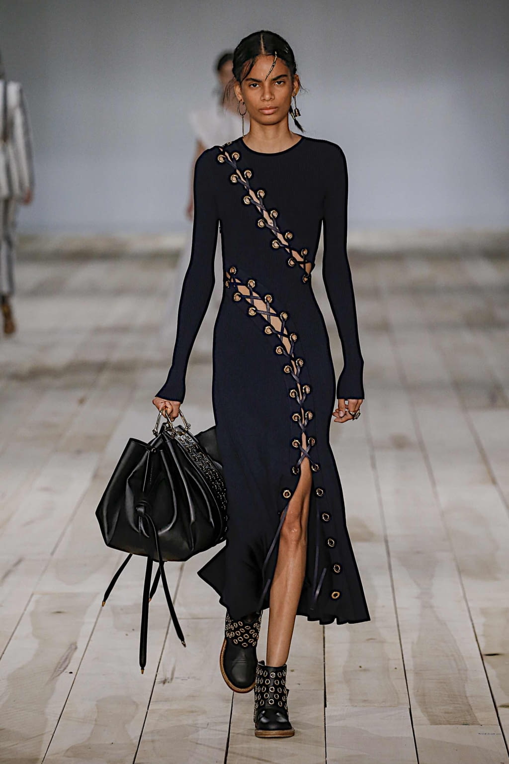Fashion Week Paris Spring/Summer 2020 look 23 from the Alexander McQueen collection 女装