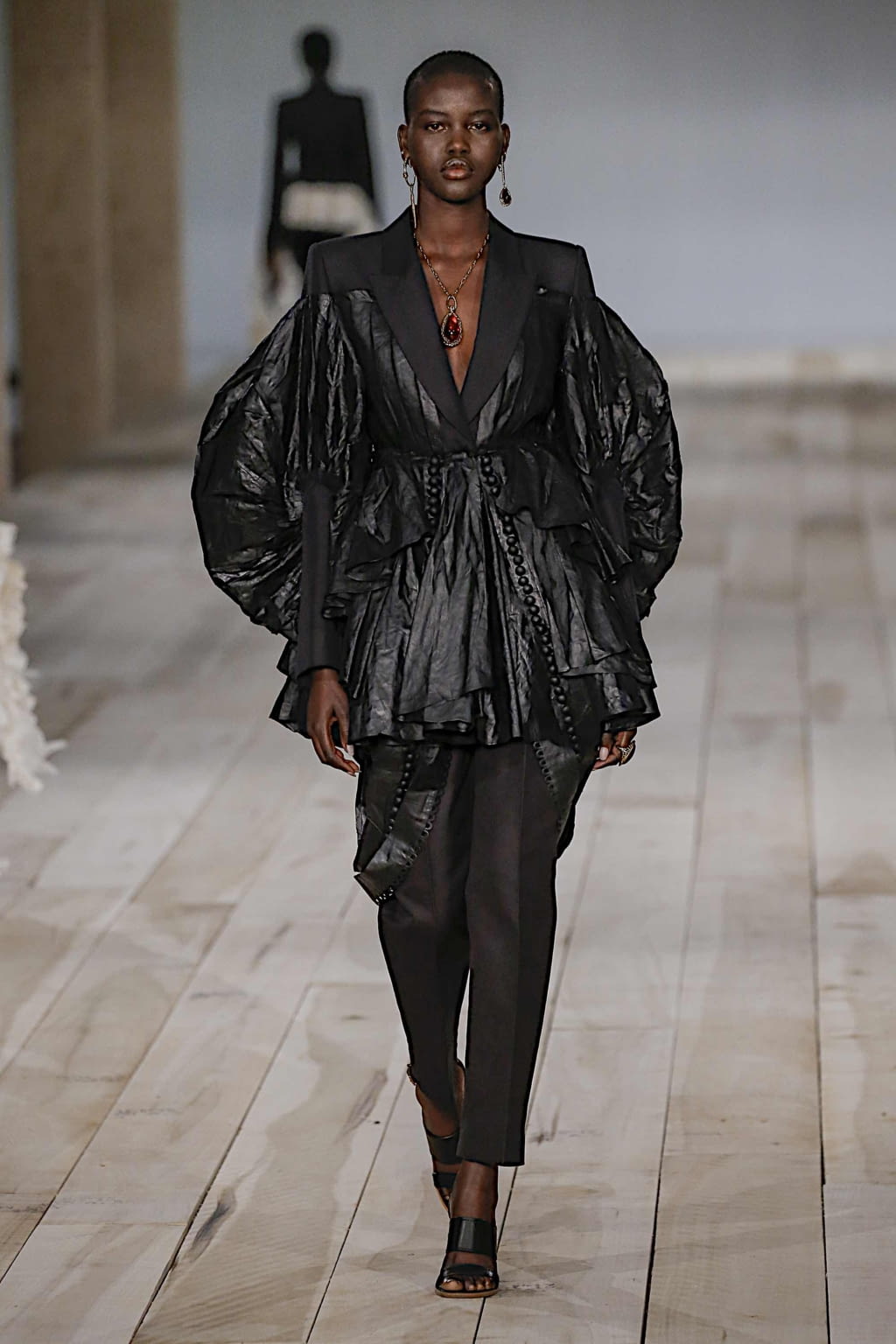 Fashion Week Paris Spring/Summer 2020 look 42 from the Alexander McQueen collection womenswear