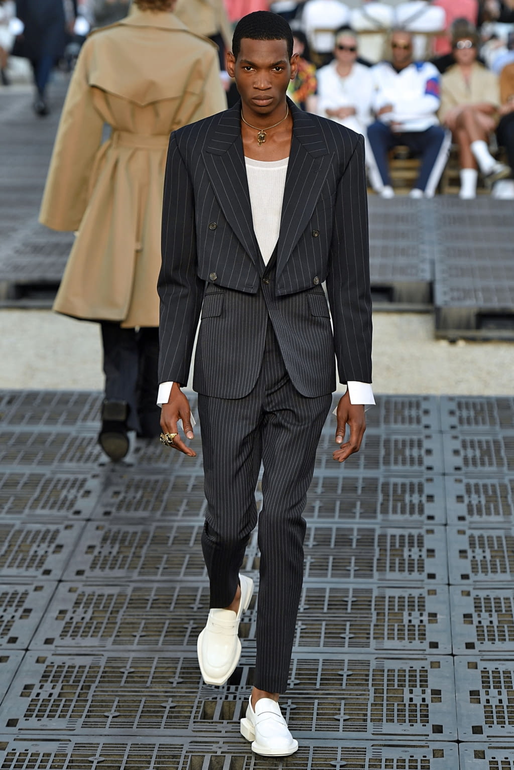 Fashion Week Paris Spring/Summer 2019 look 3 from the Alexander McQueen collection menswear