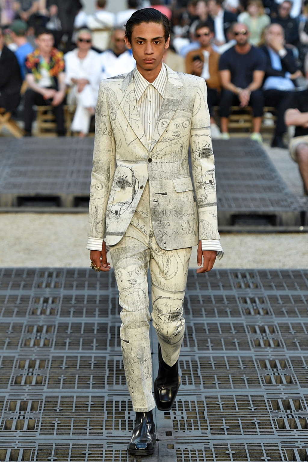 Fashion Week Paris Spring/Summer 2019 look 11 from the Alexander McQueen collection menswear