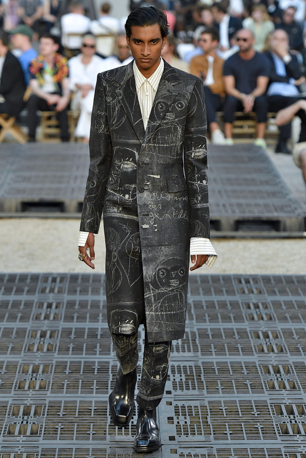 Fashion Week Paris Spring/Summer 2019 look 12 from the Alexander McQueen collection menswear
