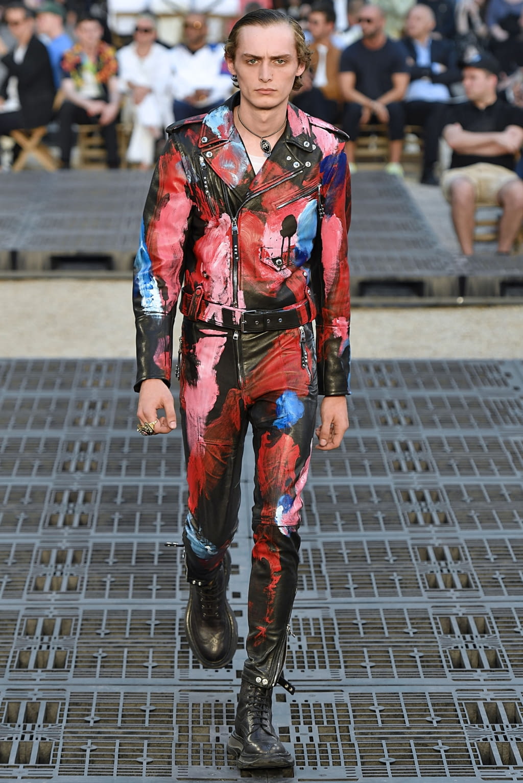 Fashion Week Paris Spring/Summer 2019 look 20 from the Alexander McQueen collection menswear