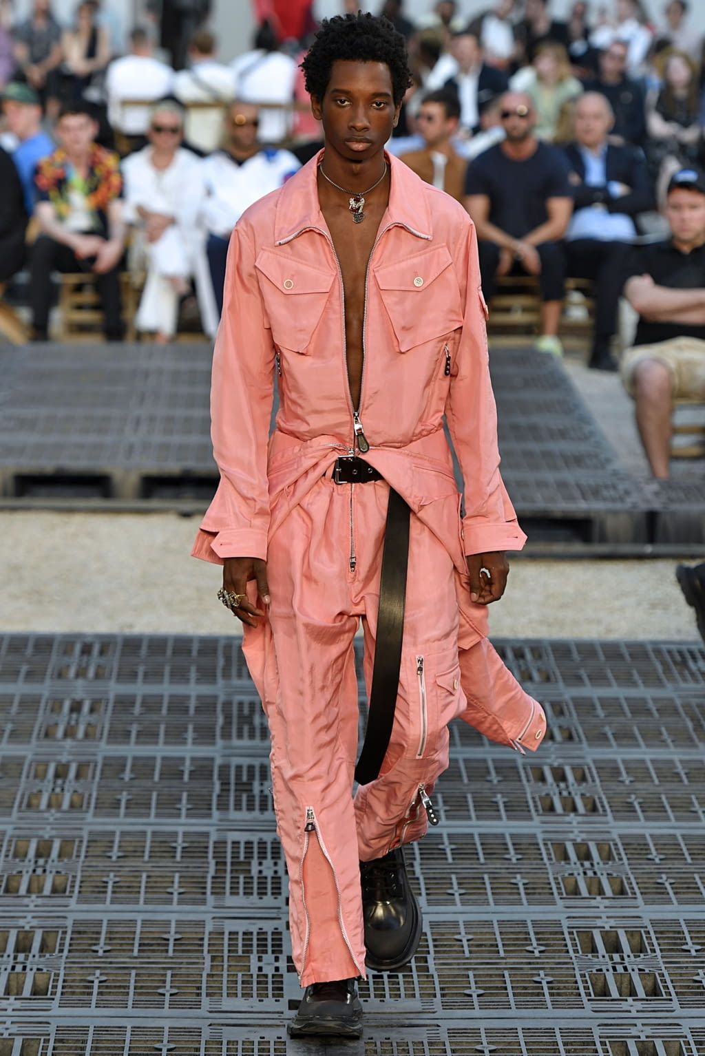 Fashion Week Paris Spring/Summer 2019 look 22 from the Alexander McQueen collection menswear