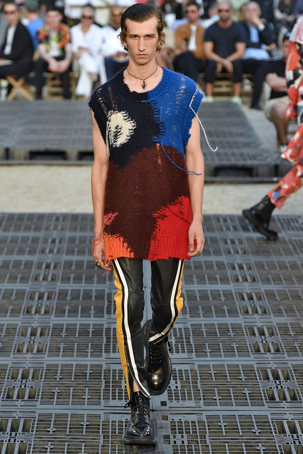 Fashion Week Paris Spring/Summer 2019 look 26 from the Alexander McQueen collection 男装