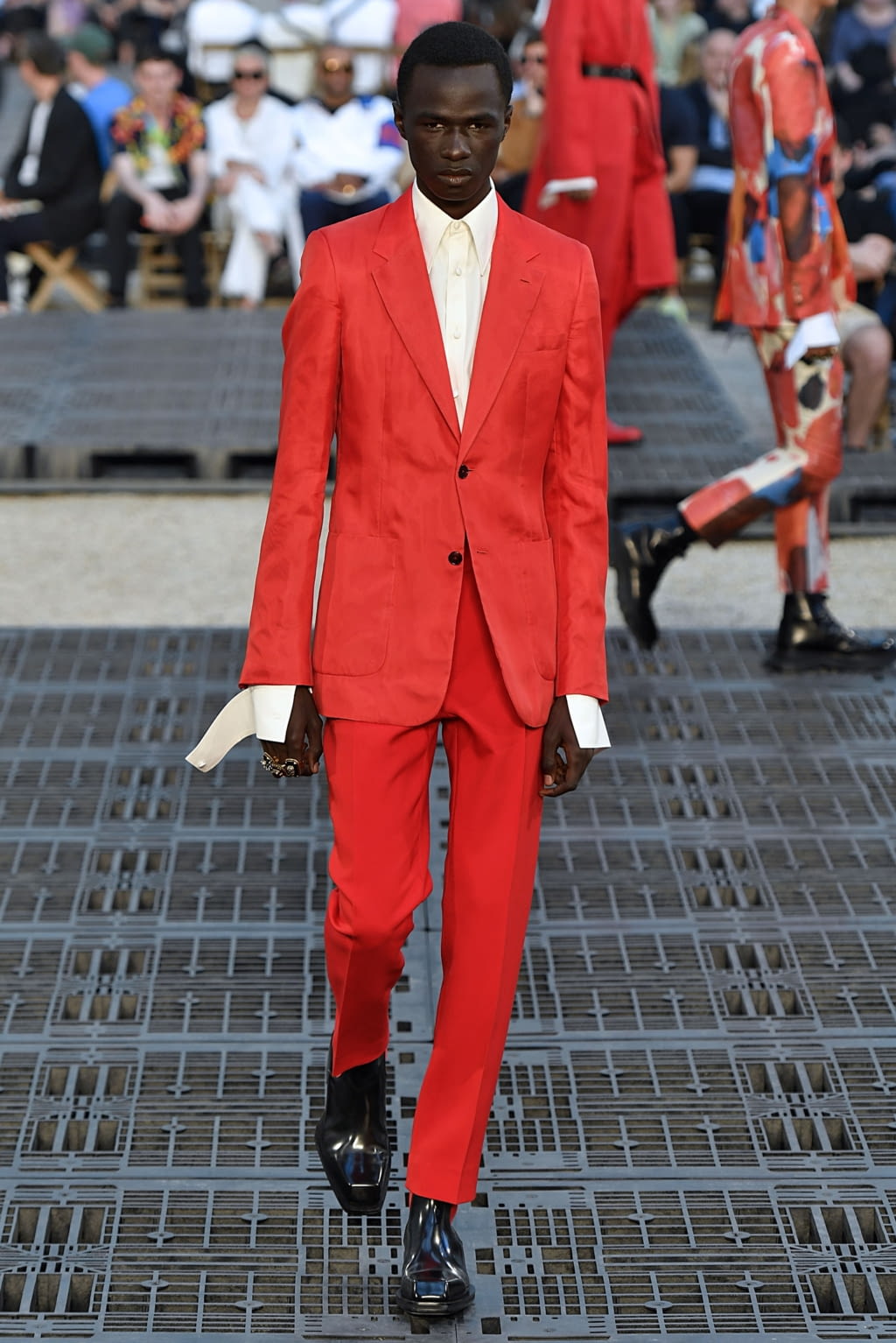 Fashion Week Paris Spring/Summer 2019 look 28 from the Alexander McQueen collection menswear