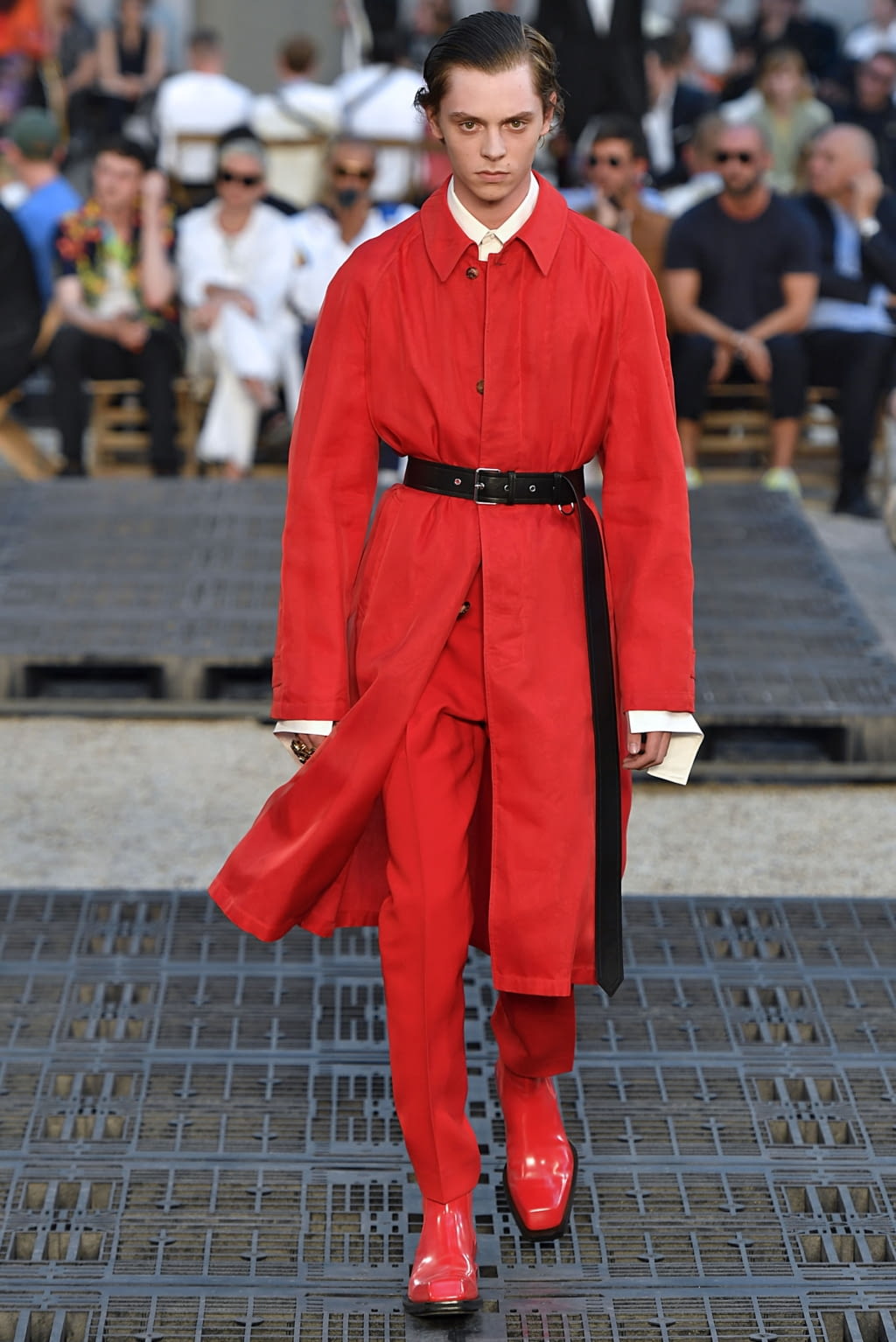 Fashion Week Paris Spring/Summer 2019 look 29 from the Alexander McQueen collection menswear