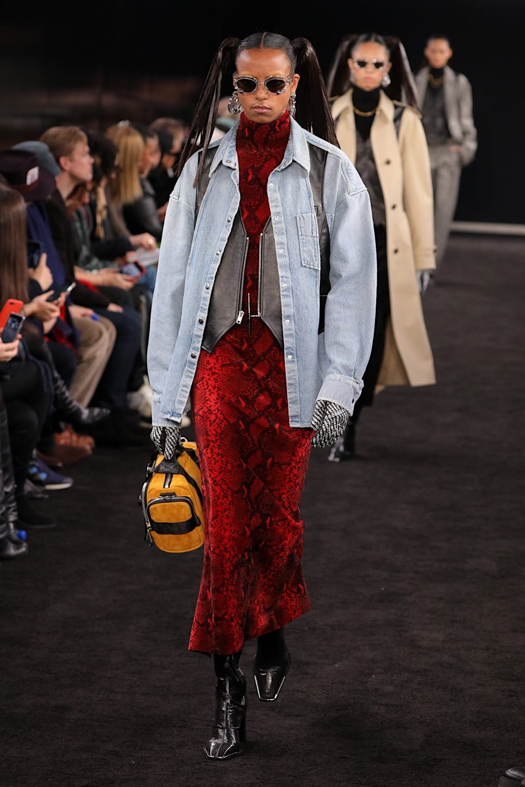 Fashion Week New York Fall/Winter 2019 look 21 from the Alexander Wang collection 女装