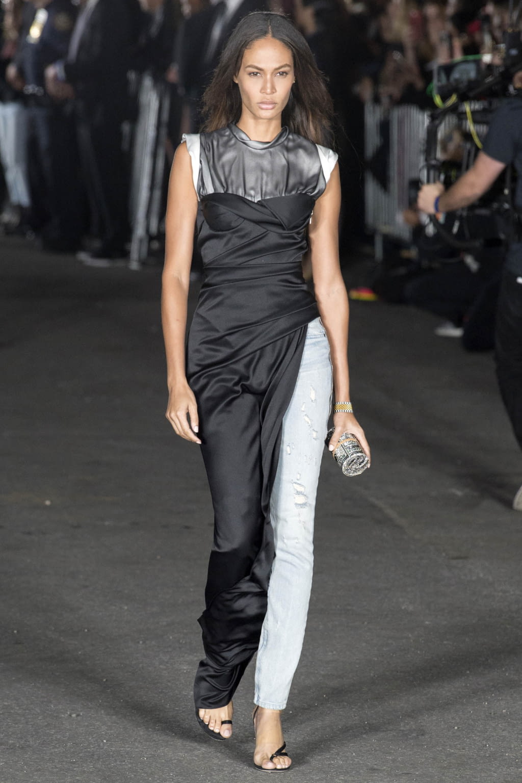 Fashion Week New York Spring/Summer 2018 look 29 from the Alexander Wang collection 女装