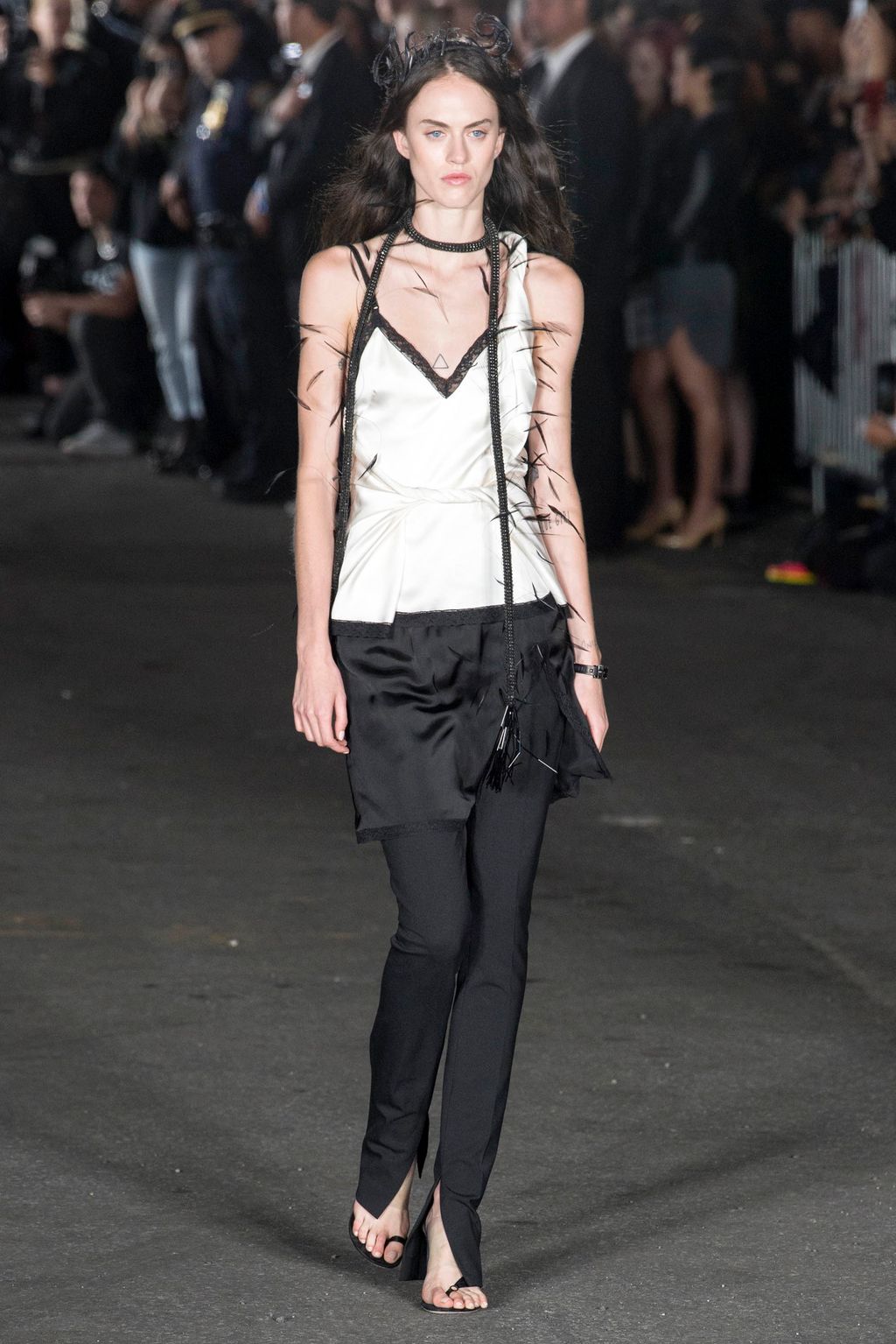 Fashion Week New York Spring/Summer 2018 look 30 from the Alexander Wang collection 女装