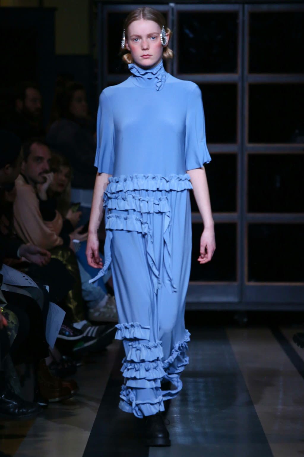 Fashion Week London Fall/Winter 2017 look 23 from the Alexandra Moura collection 女装