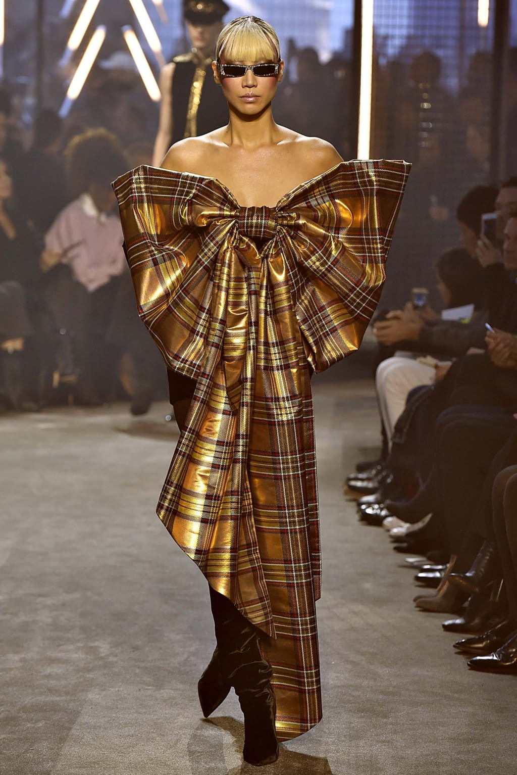 Fashion Week Paris Spring/Summer 2018 look 10 from the Alexandre Vauthier collection couture