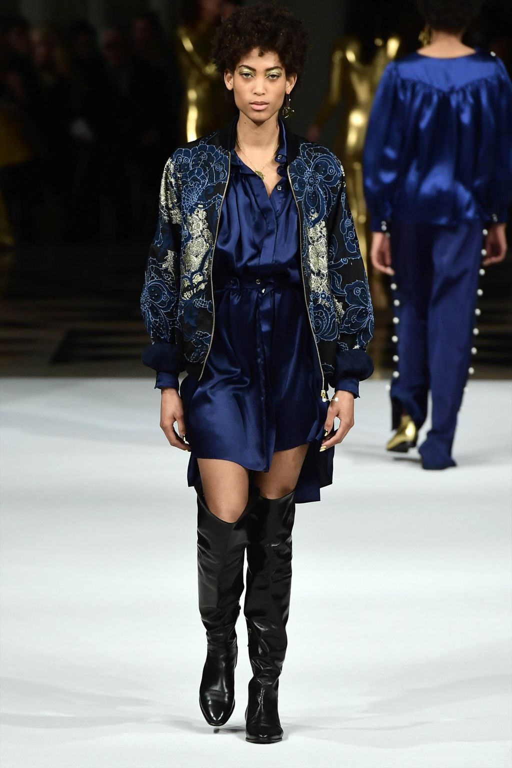 Fashion Week Paris Fall/Winter 2017 look 15 from the Alexis Mabille collection womenswear