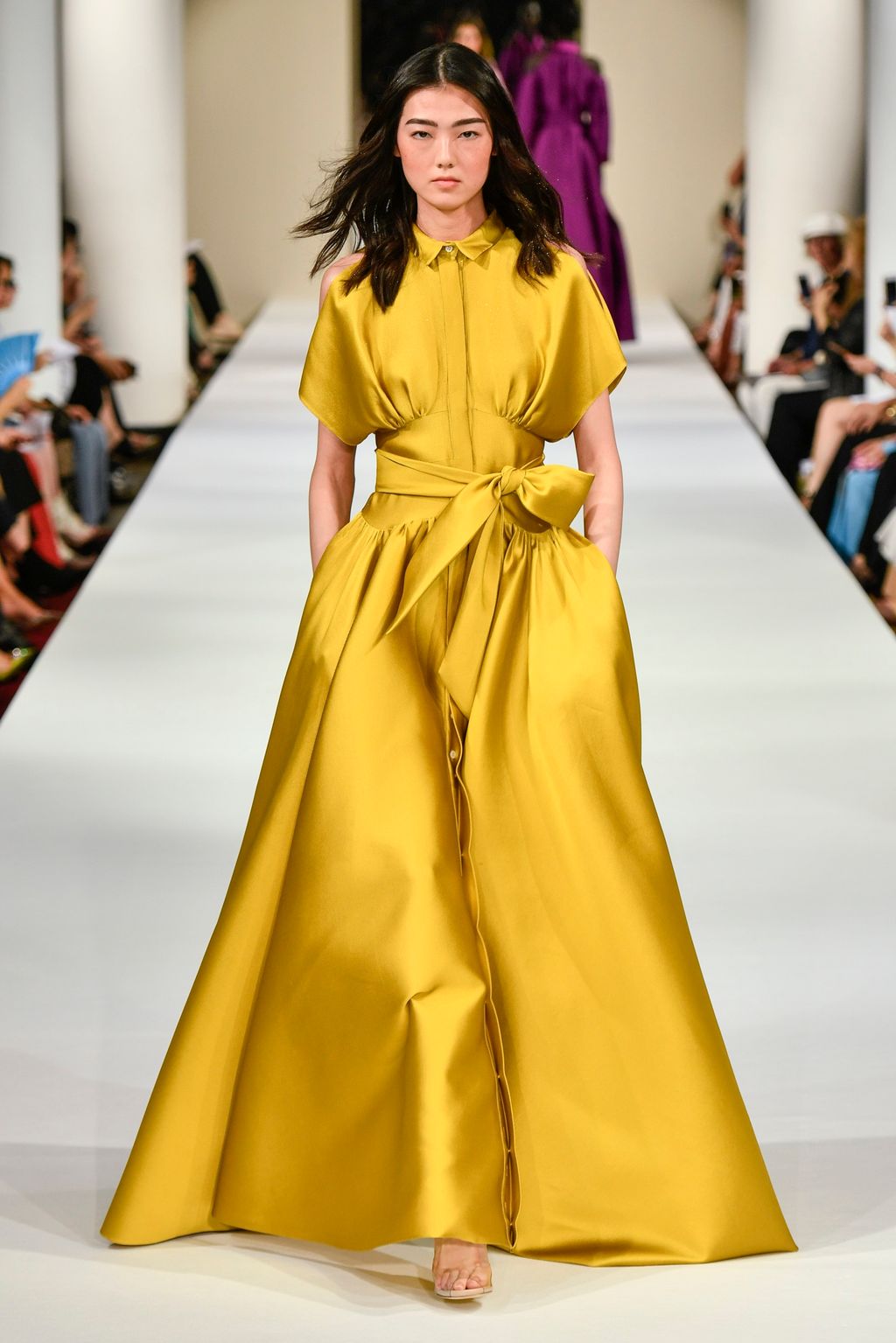 Fashion Week Paris Fall/Winter 2018 look 16 from the Alexis Mabille collection couture