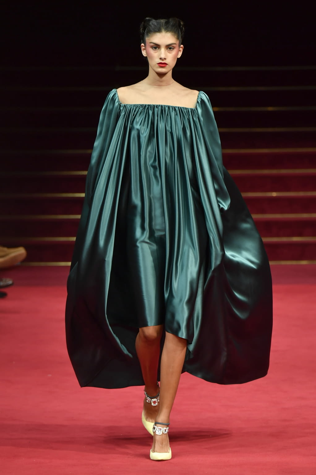 Fashion Week Paris Spring/Summer 2018 look 22 from the Alexis Mabille collection couture
