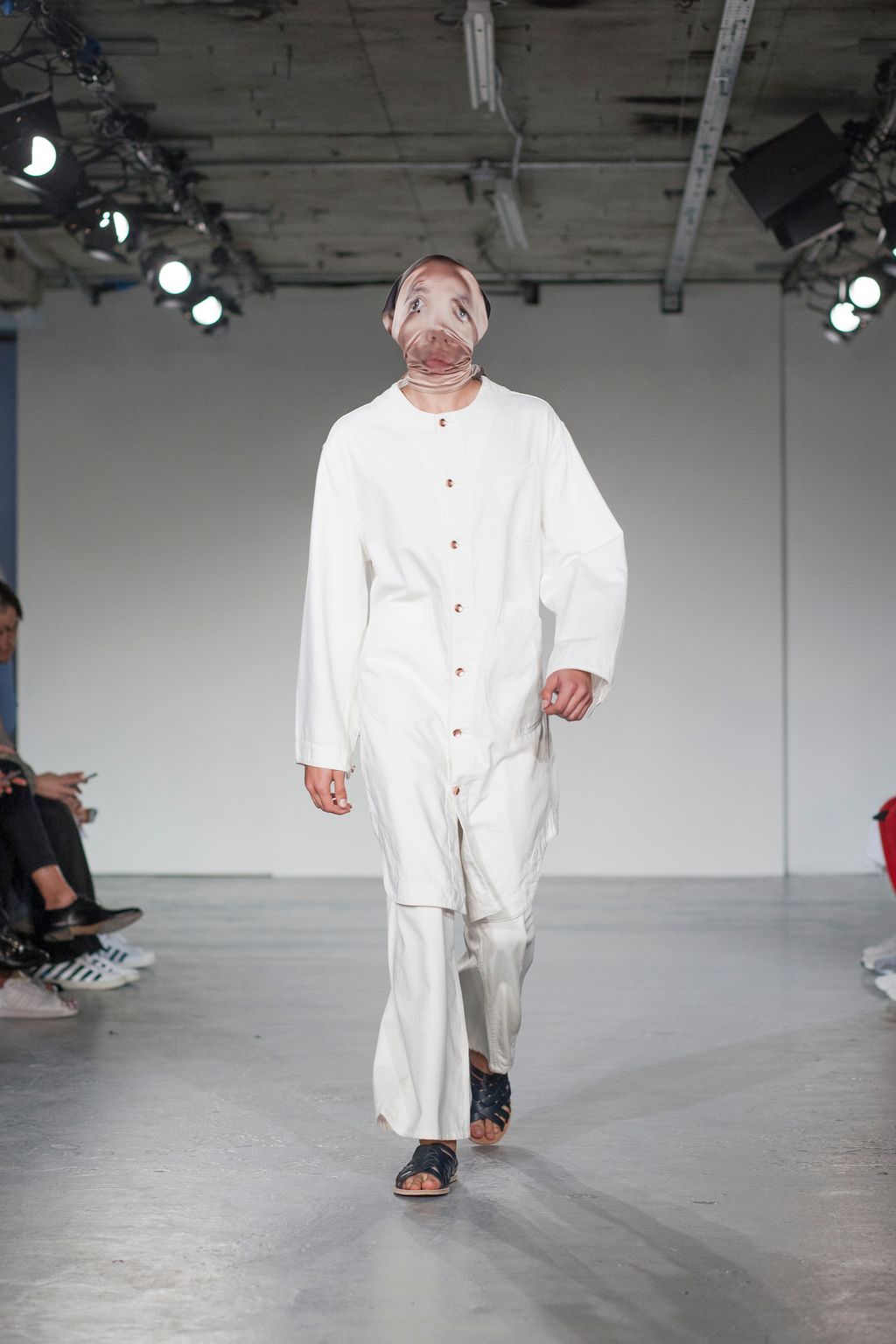 Fashion Week London Spring/Summer 2018 look 12 from the Alex Mullins collection 男装