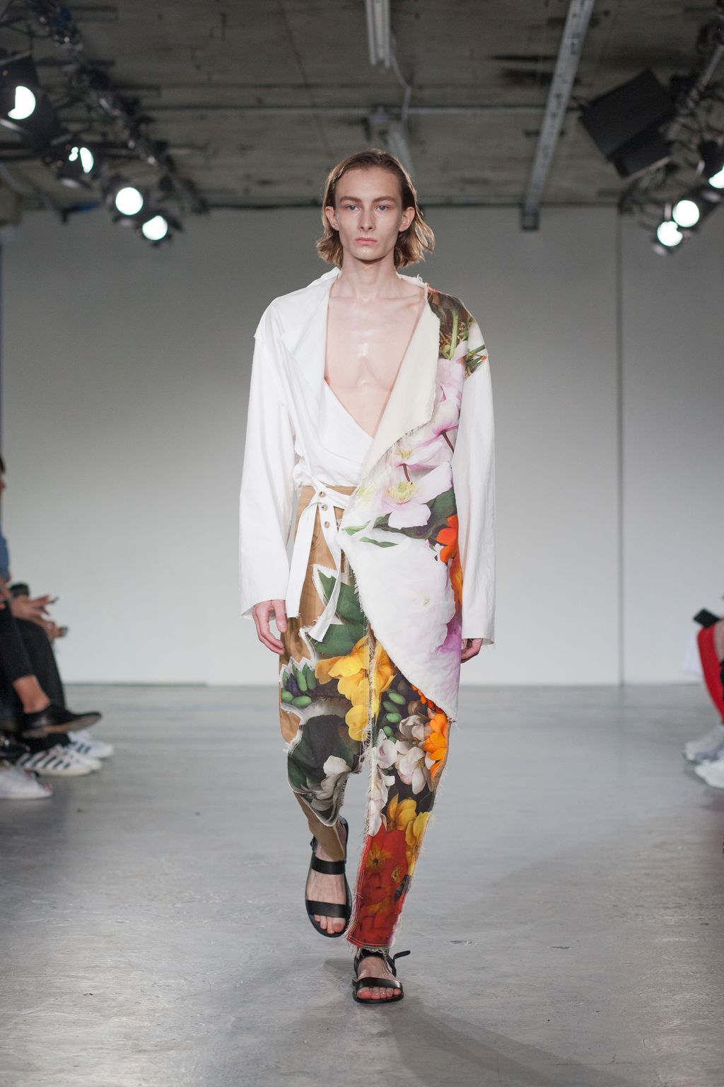 Fashion Week London Spring/Summer 2018 look 13 de la collection Alex Mullins menswear