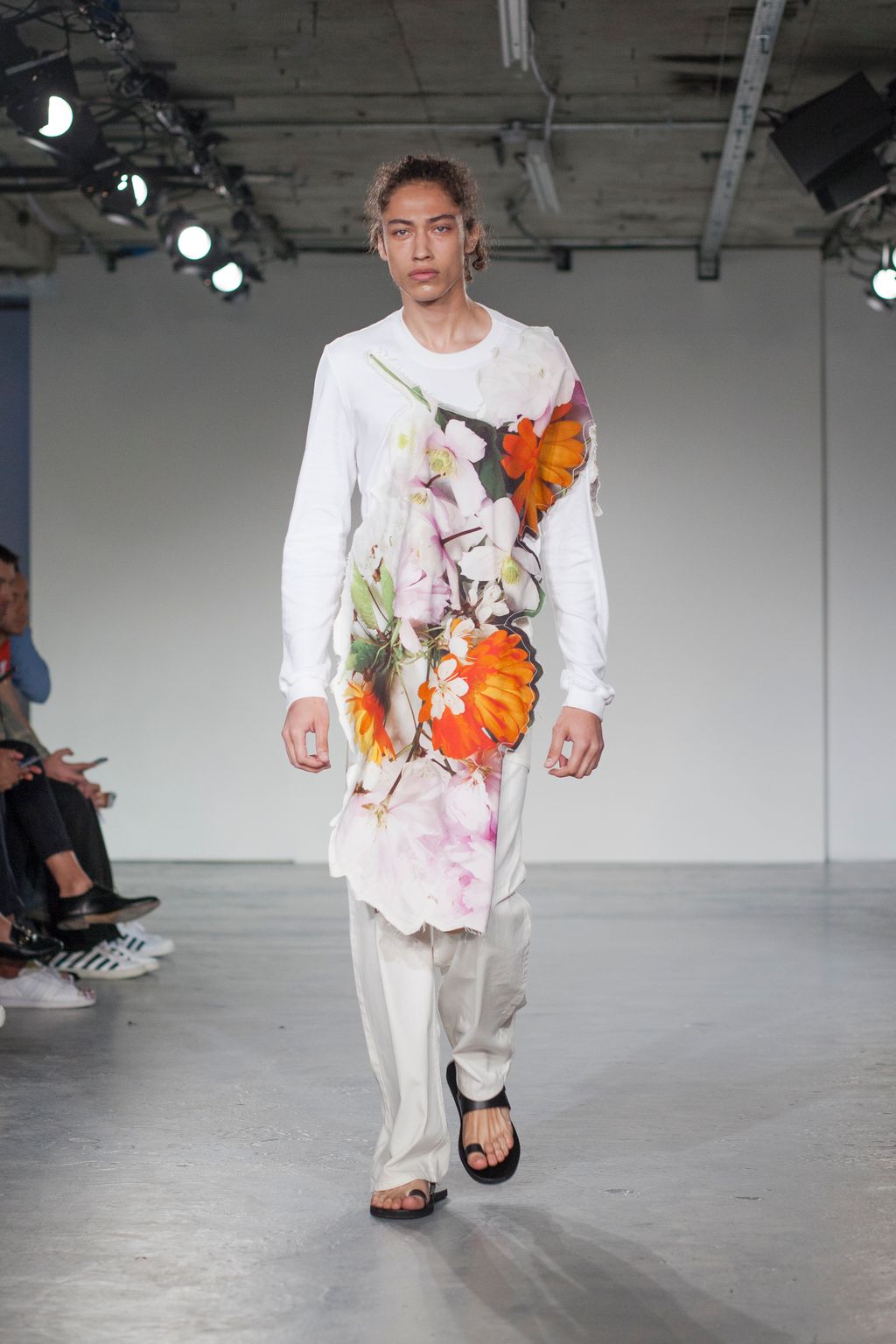 Fashion Week London Spring/Summer 2018 look 14 from the Alex Mullins collection 男装