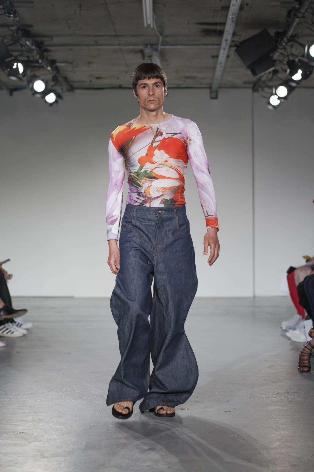 Fashion Week London Spring/Summer 2018 look 15 from the Alex Mullins collection 男装