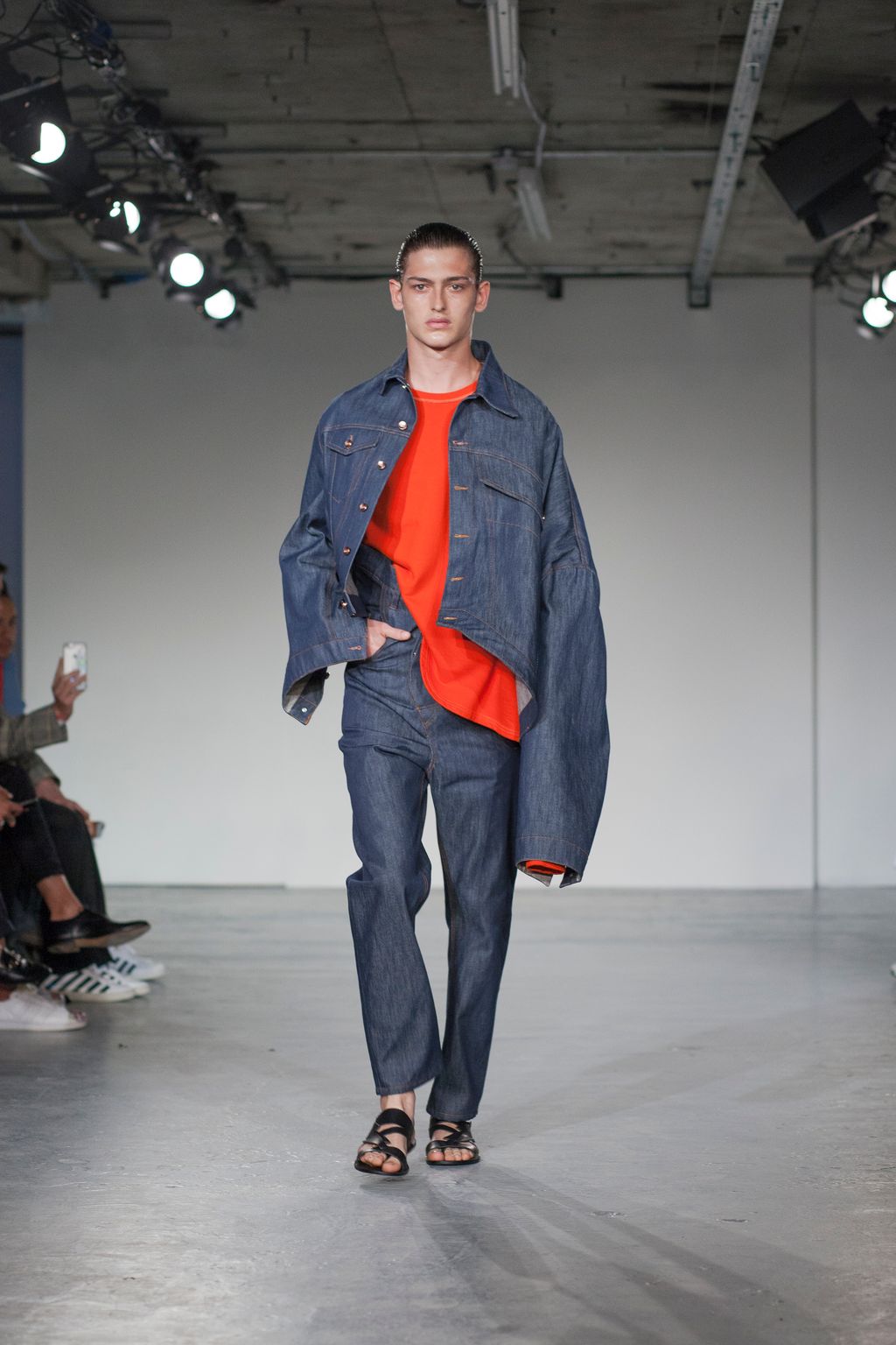 Fashion Week London Spring/Summer 2018 look 16 from the Alex Mullins collection menswear
