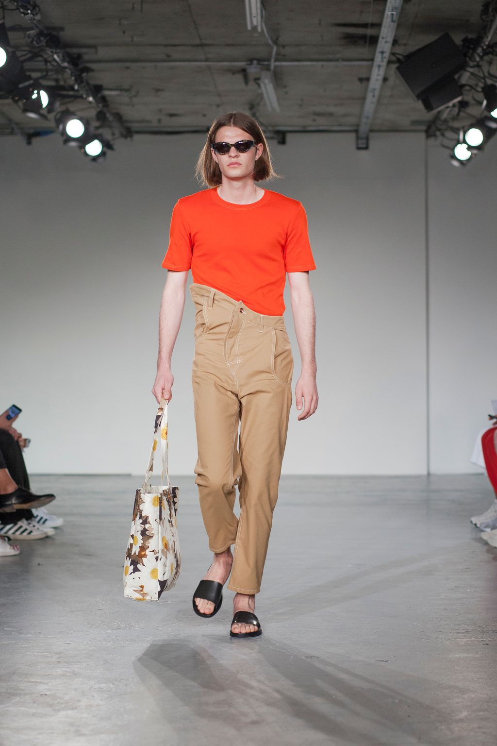 Fashion Week London Spring/Summer 2018 look 17 from the Alex Mullins collection menswear
