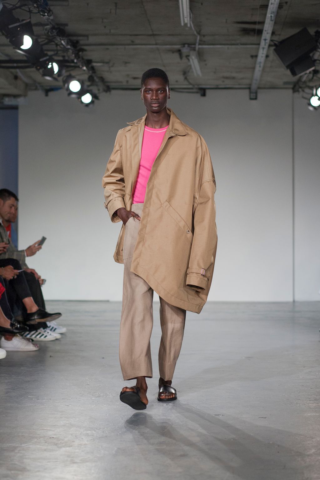 Fashion Week London Spring/Summer 2018 look 19 from the Alex Mullins collection menswear