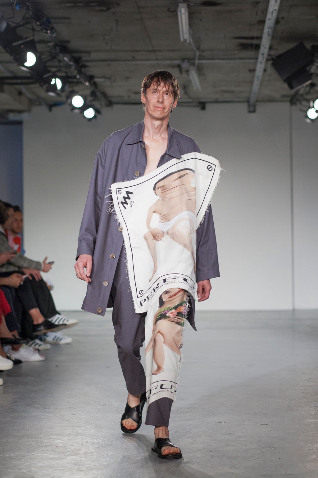 Fashion Week London Spring/Summer 2018 look 22 de la collection Alex Mullins menswear